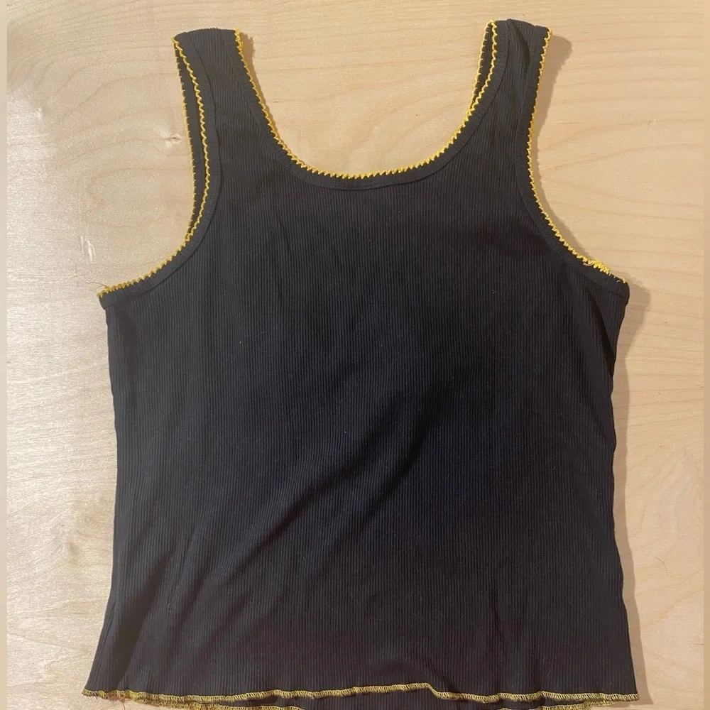 Disney The Lion King Black Top with Yellow Trim XXL (19) (Q)